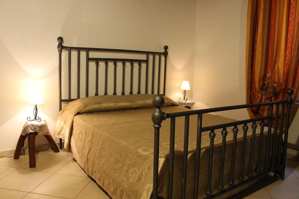 La Casa Del Nonno Bed & Breakfast Alberobello Oda fotoğraf